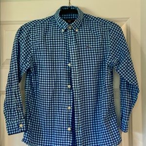 S (8-10) Light blue and navy blue boys vineyard vines button down shirt